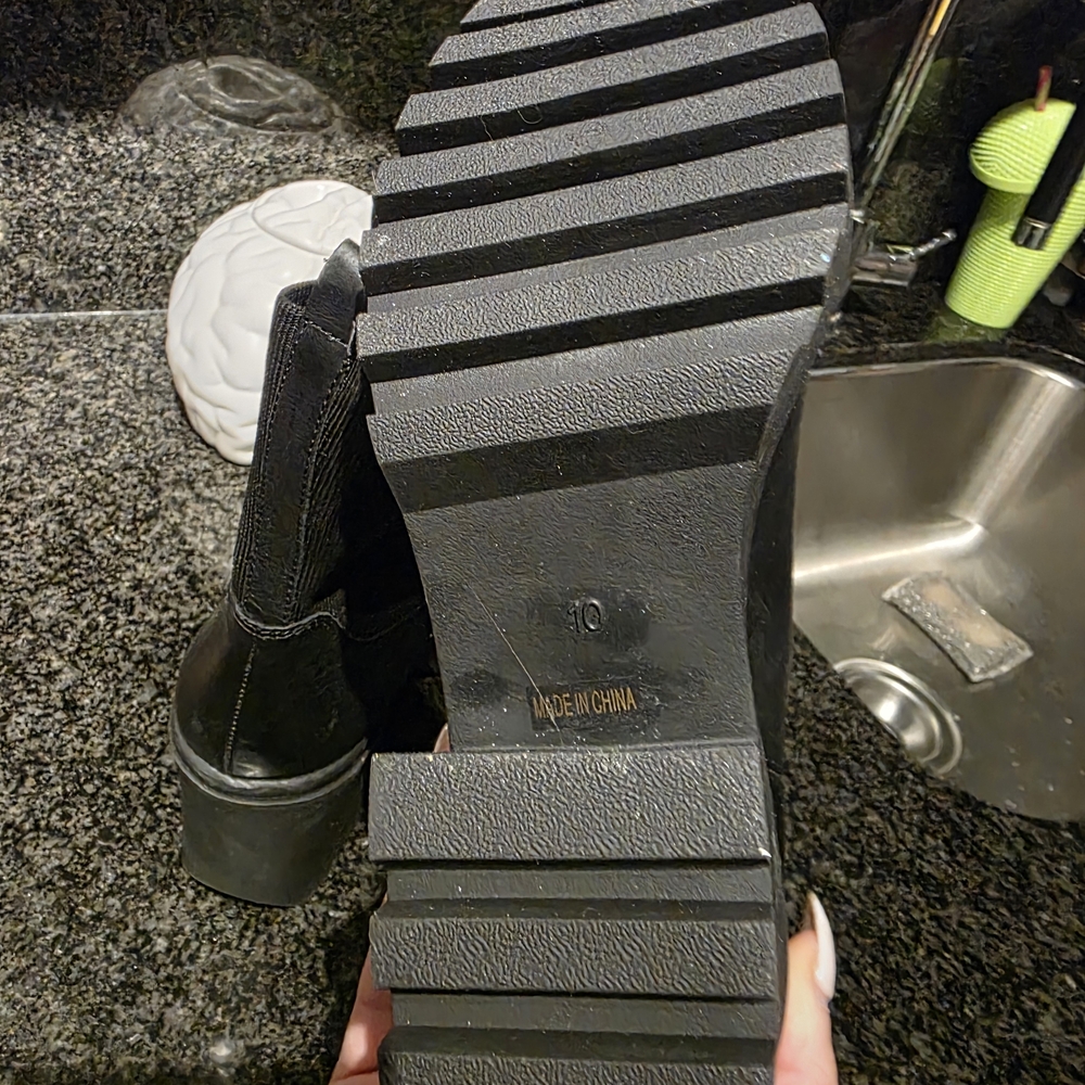 Design Lab Lord & Taylor Black Ankle Booties - Picture 6 of 7